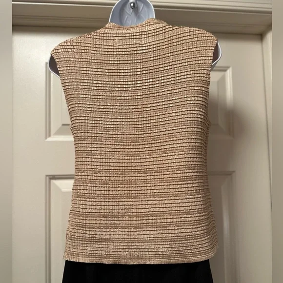 Gold sleeveless top, size large - Picture 4 of 4